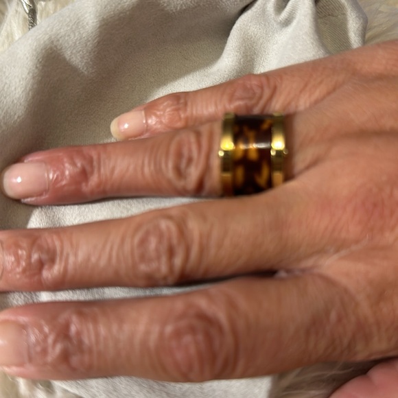 Michael Kors Ring. Size 6. Tortoise and gold - Picture 4 of 4